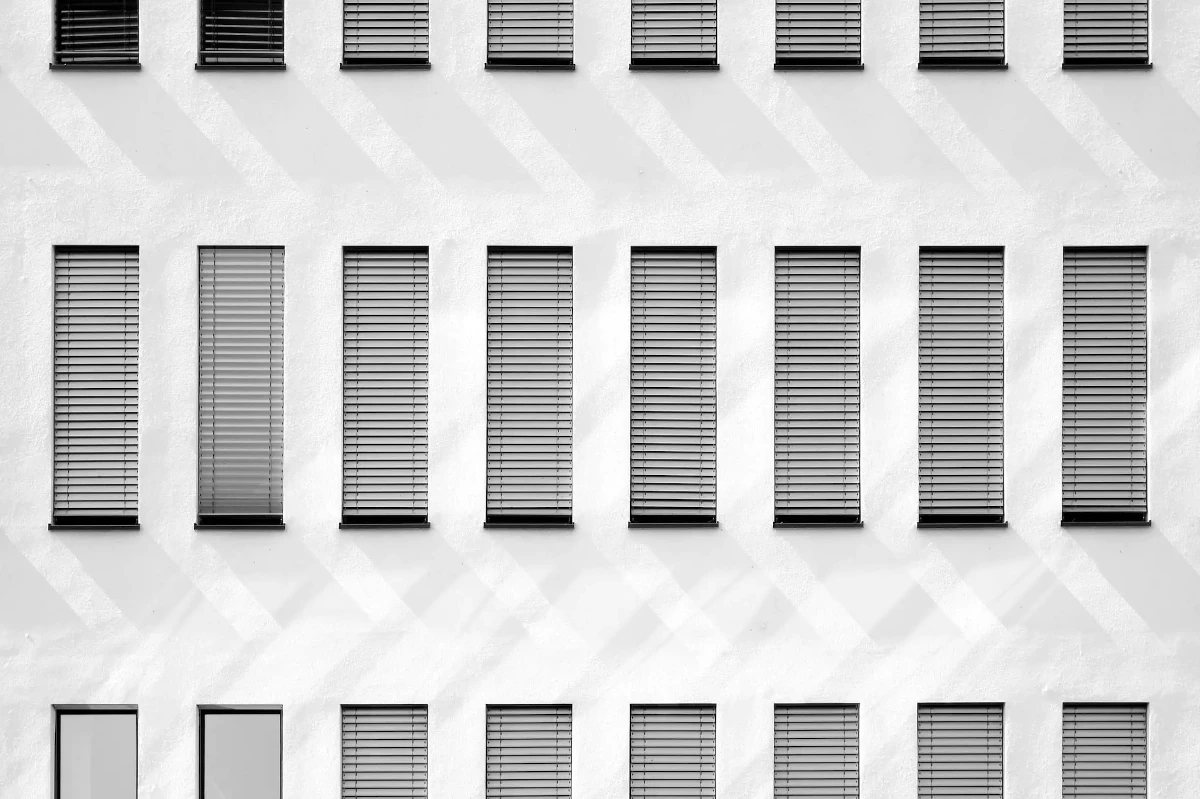 Okná budovy v Norimbergu, Nemecko