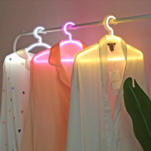 LED neoninė drabužių kabykla