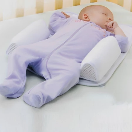 Posição fixa para dormir do bebê e travesseiro anti-enrolamento