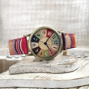 Jam tangan dengan pola pelangi warna-warni