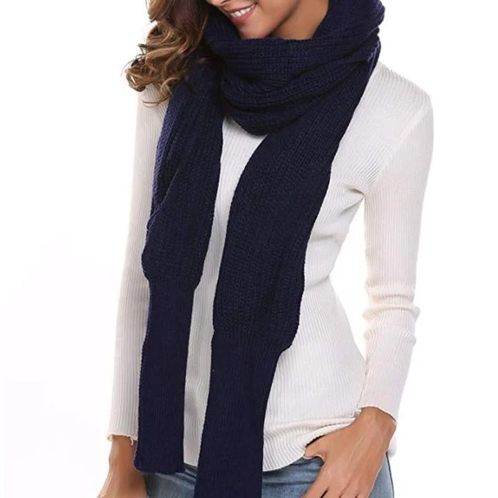 Trendy gebreide trui-sjaal met mouwen