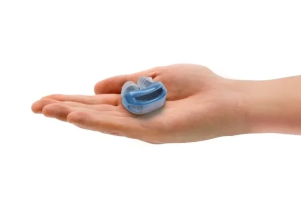 Ajrimi i mikro-CPAP-it të parë pa maskë pa çorape