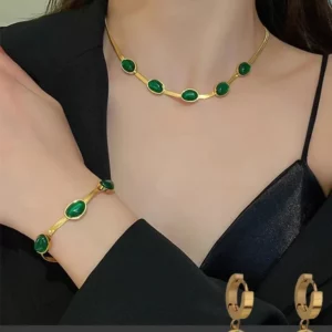 Alternative view of Smaragd Halskette Ohrringe Armband