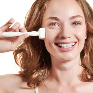 Alternative view of flysmus™ PockmarksNeedling Collagen Derma Stamp