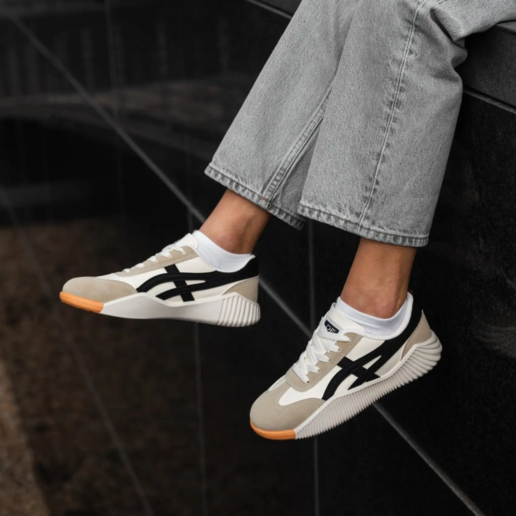 Ultra-comfortable Vintage Sneakers - DeFlorance™